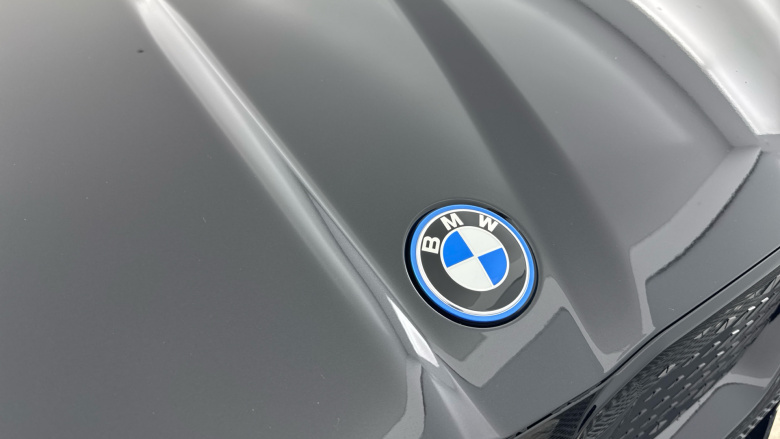 BMW iX2 150kW eDrive20 M Sport 65kWh 5dr Auto [Tech/Pro] Electric Hatchback